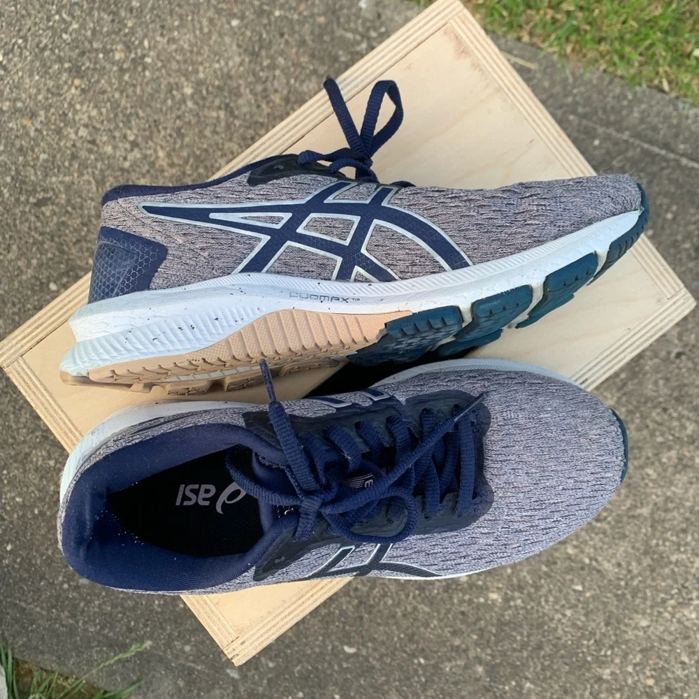 LIKE NEW ASICS Purple and Blue Running Shoes - Picture 6 of 6